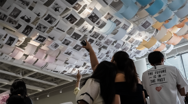 인기 드라마 속 사랑의 순간...'러브 챕터' 전시회